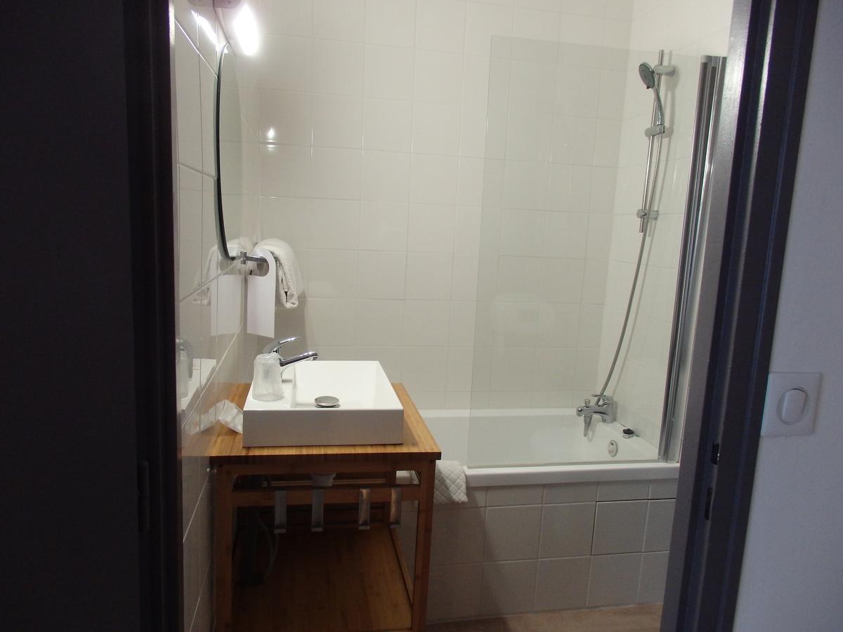 Hotel Castel Neuves-Maisons Bagian luar foto