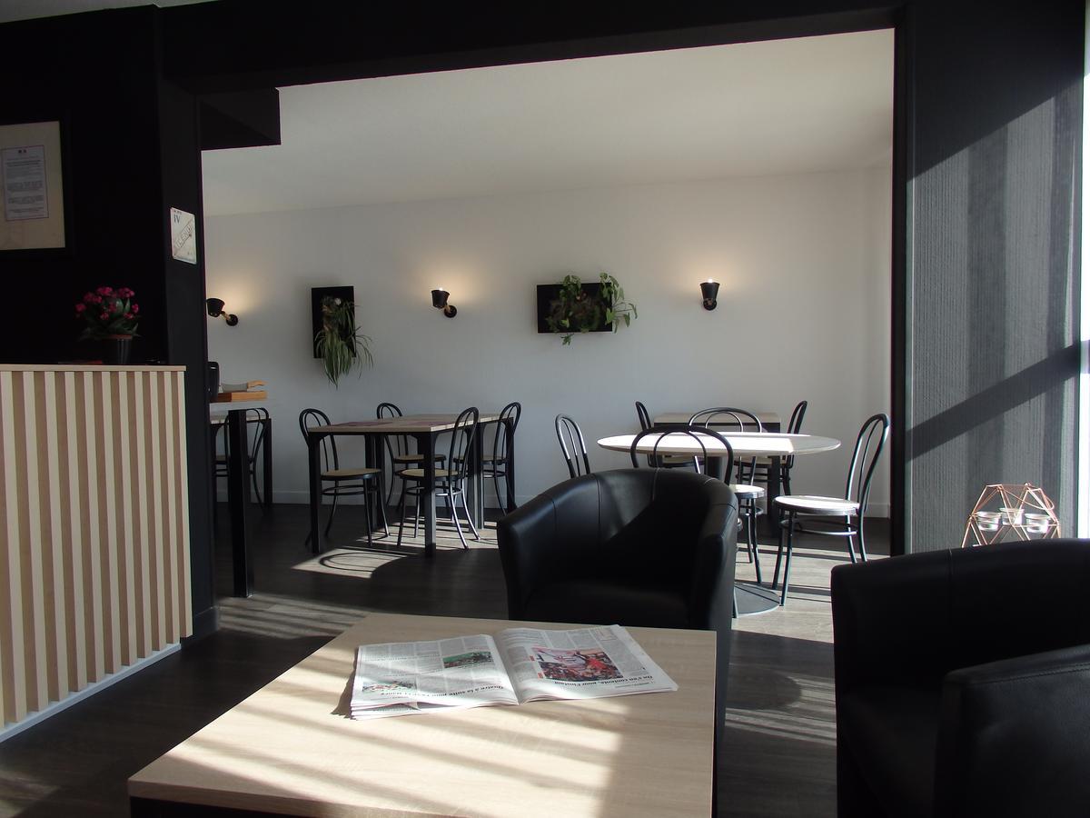Hotel Castel Neuves-Maisons Bagian luar foto